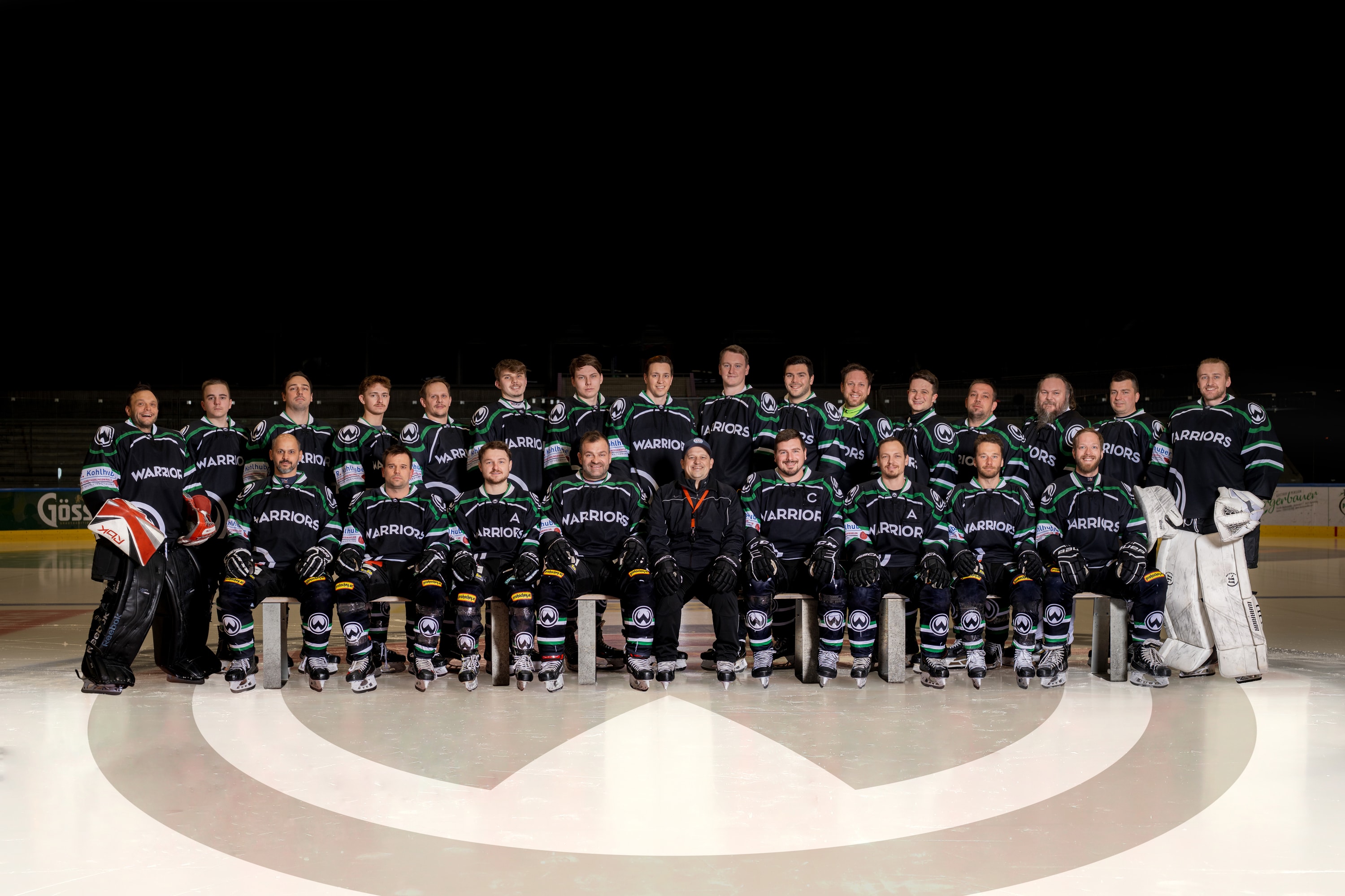 Mannschaftsfoto der Bergerbauer Warriors auf dem Eis